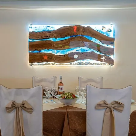 Dolfin Hotel 3*